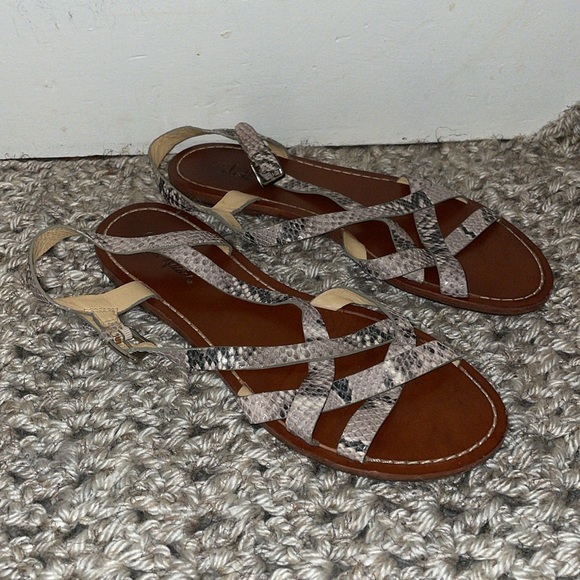 Cole Haan Snakeskin strappy leather sandals - Picture 2 of 6
